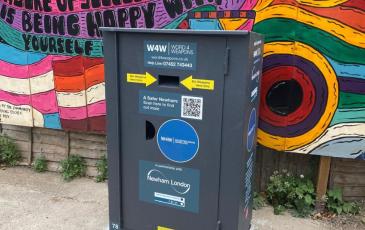 Image shows a knife bin